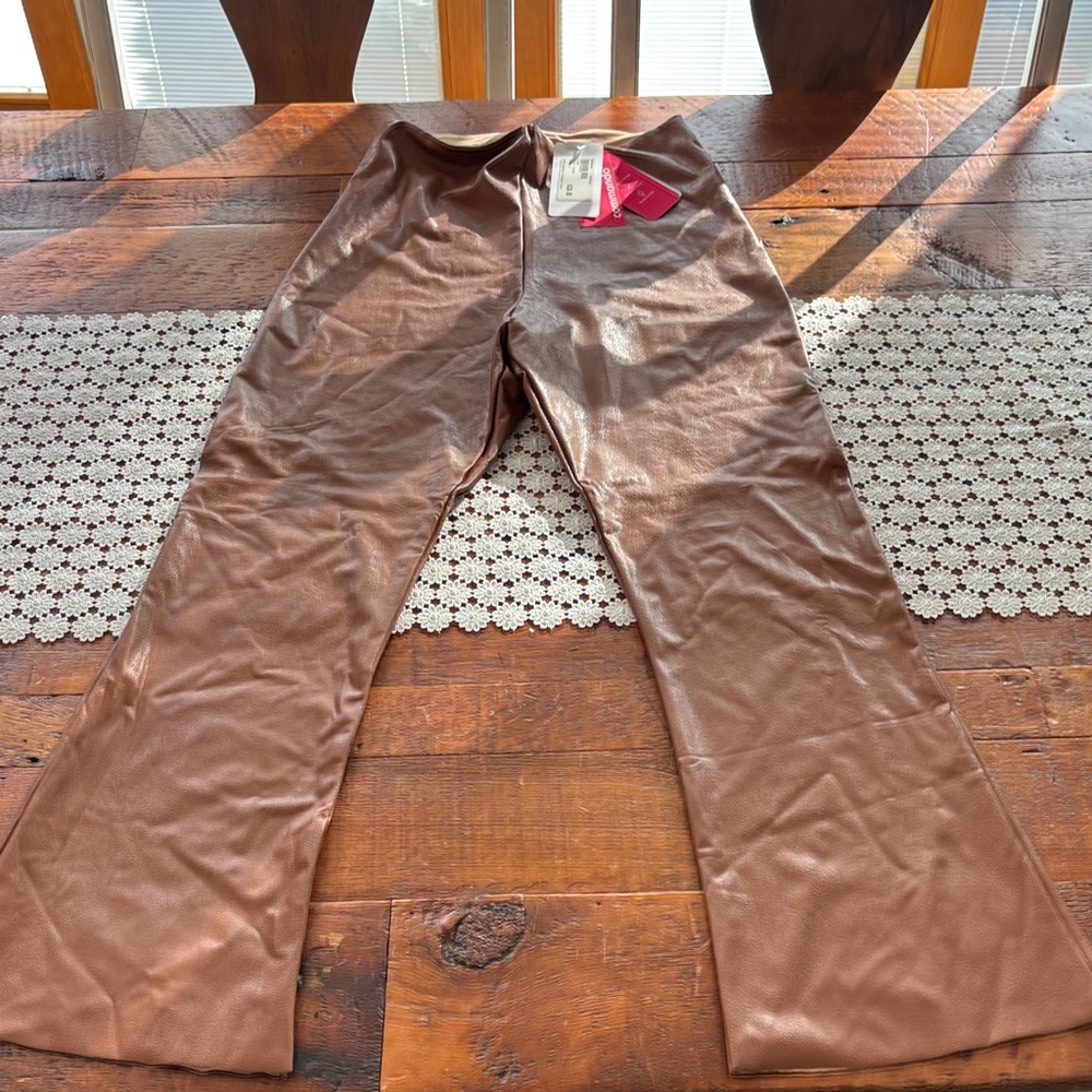 Evereve Woman’s Commando  Shiny Brown Faux Leather Cropped Flare Pants Size L